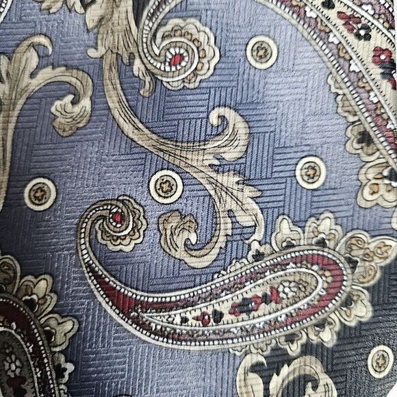 Wembley Necktie Black & Gray Paisley 100% Polyester Made In USA 4x56 Red Accents - Picture 8 of 8